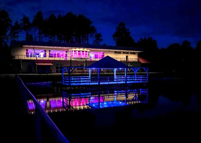 Kocanka W Lesie, Przy Jeziorze W Kaszubskiej Wenecji, Na Gwizdowce Zalakowo